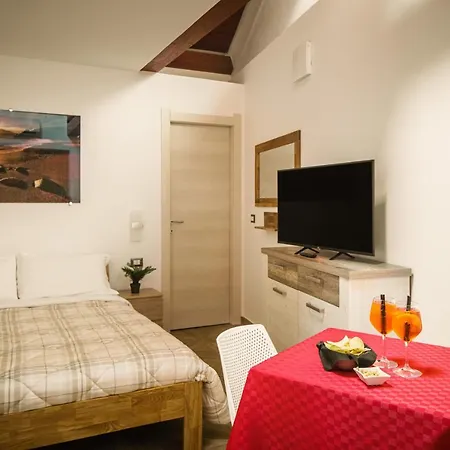 Monsuite Relais 2 - Suite Fleur Lägenhet Monserrato